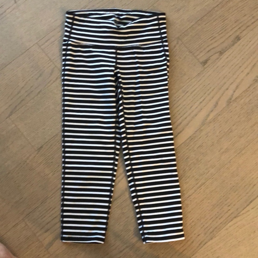 Black and white athleta crops striped